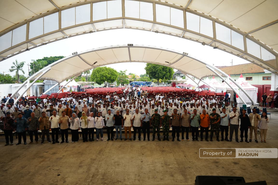 Serahkan Bantuan Becak Listrik Yayasan GSN, Plt Wali Kota Sampaikan Terima Kasih atas Bantuan Presiden