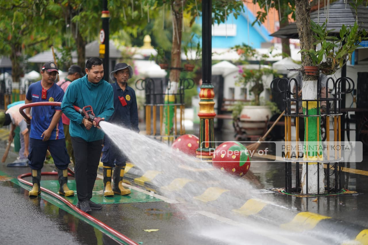 Wujudkan Kota Bersih, Wawali Pantau Kerja Bakti Jumat Pagi