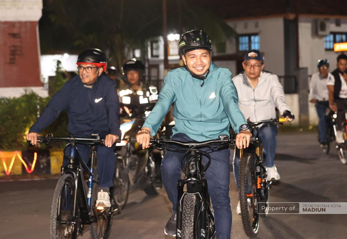 Pantau Kota Sambil Gowes, Plt Wali Kota Madiun Cek Keamanan dan Lalu Lintas Jelang Lebaran