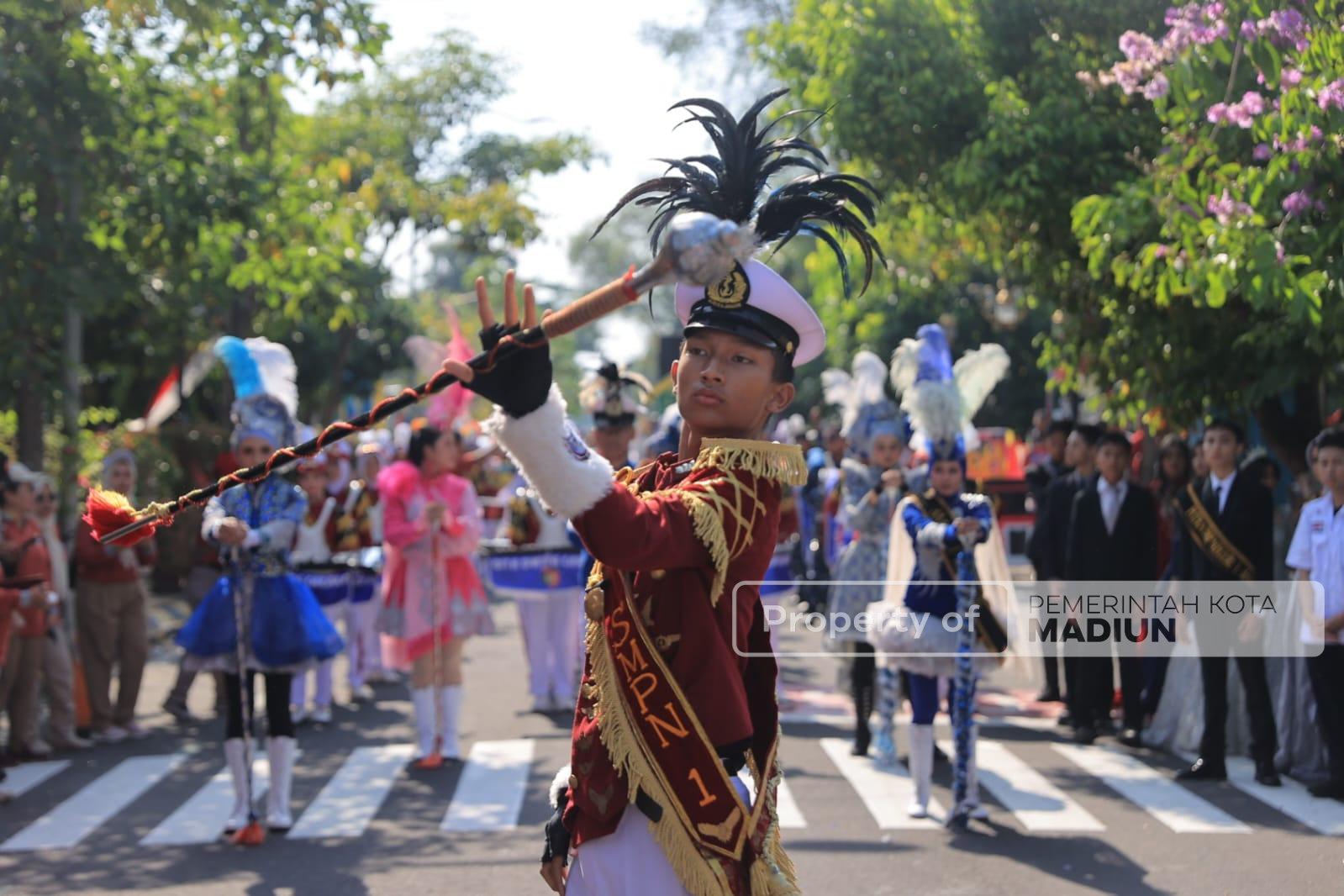 Wali Kota Madiun Apresiasi Pawai SMPN 1, Dorong Tampil di Ajang Apeksi Bali 2026