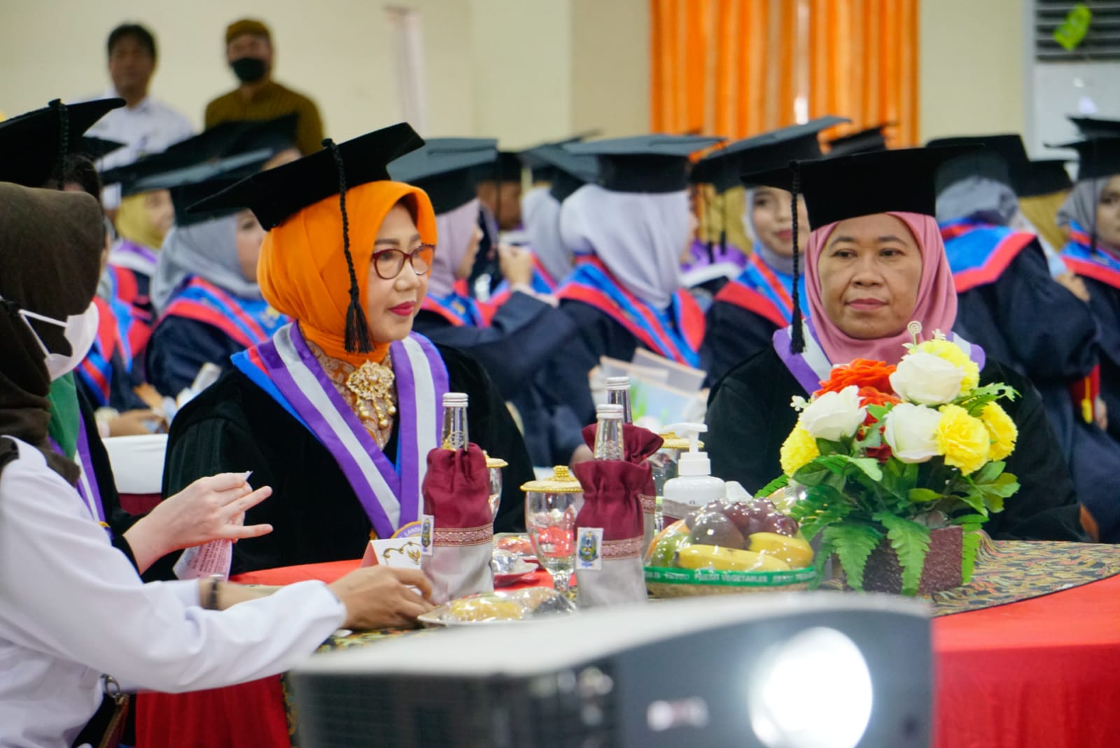 Selesaikan Pendidikan SOTH dan Selantang, Emak-Emak dan Lansia Laksanakan Wisuda