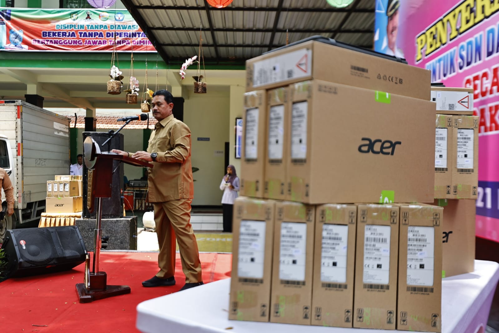 Laptop Gratis Dibagikan Kepada Siswa, Wali Kota Harap Peningkatan SDM Berkualitas Di Kota Pendekar