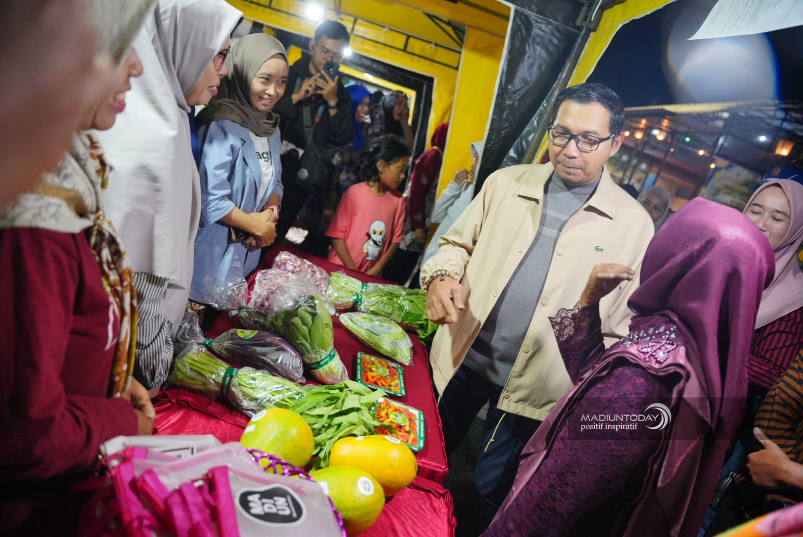 Bersih Desa Sogaten Jadi Panggung Budaya, Plt Wali Kota Dorong Pelestarian Budaya dan Penguatan Ekonomi Kelurahan