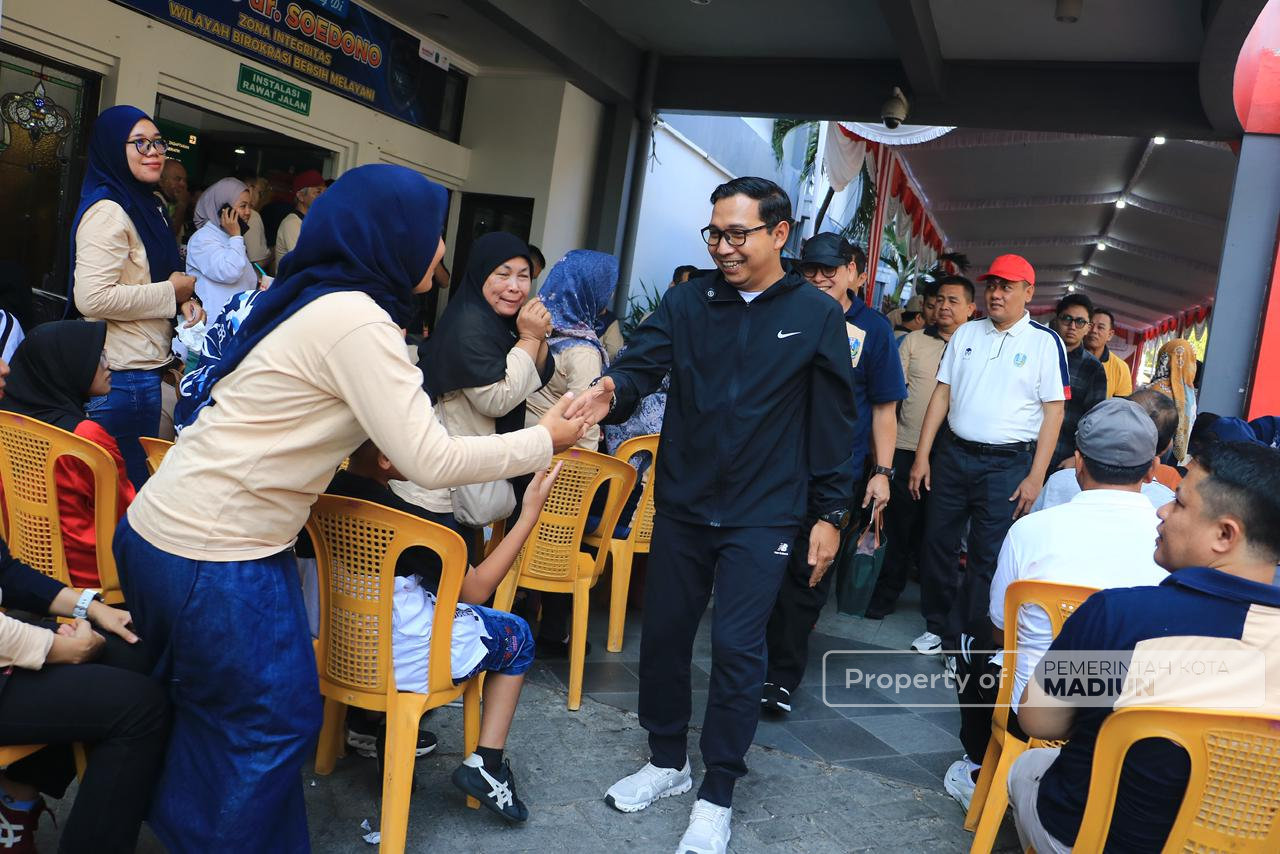 Hadiri Jalan Santai RSUD dr Soedono, Plt Wali Kota Pesan Semangat Melayani Masyarakat Terus Dijaga