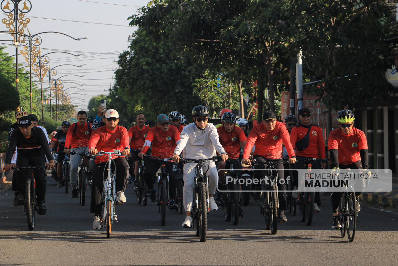 Tutup Rangkaian Perayaan HUT ke-80 TNI, Korem 081/Dhirotsaha Jaya Gelar Fun Bike dan Senam Bersama