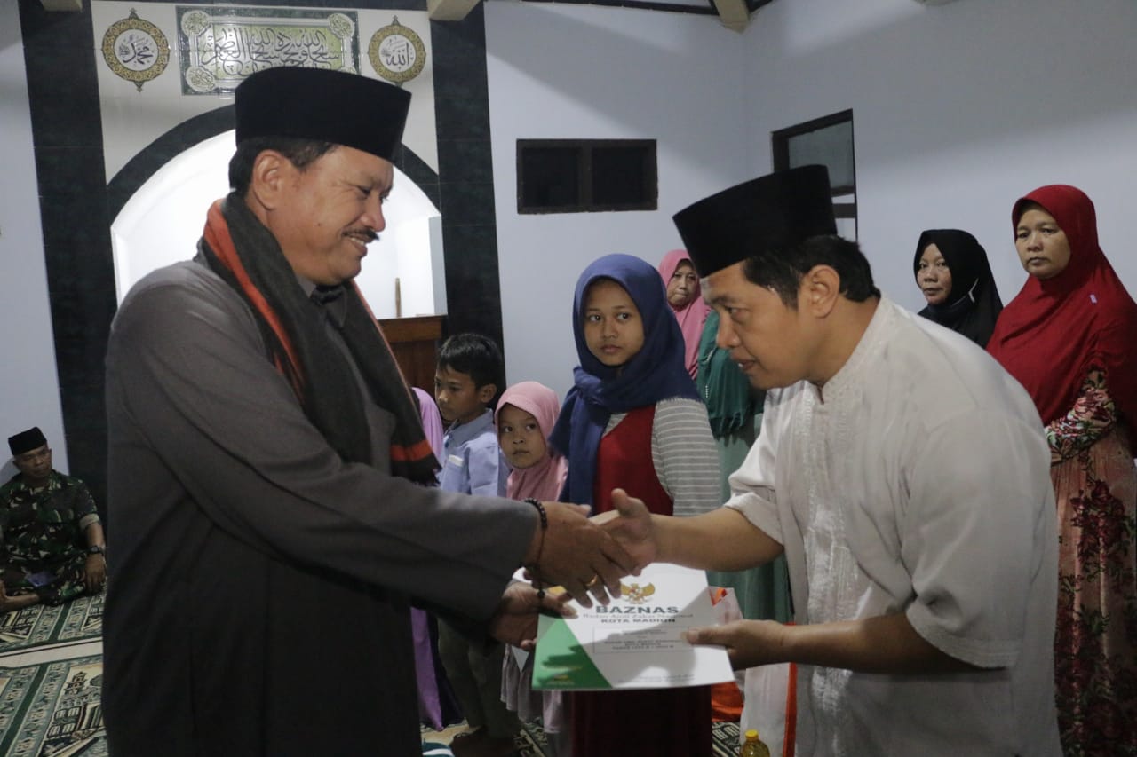 Shalat Isya Berjamaah Di Darul Muttaqien, Wali Kota Sampaikan Oleh-oleh Dari Negeri Kincir Angin