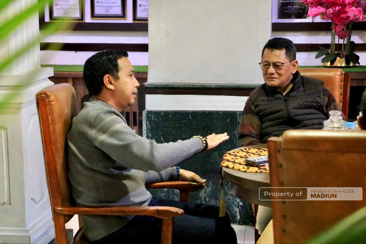 Deputi Pelayanan Publik KemenPAN-RB Kunjungi Kota Pendekar, Cicipi Makanan Khas sebelum ke Balai Kota