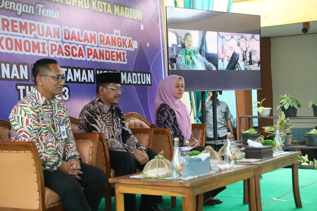 Dinas Luar, Wali Kota Hadiri Pertemuan Warga Secara Virtual