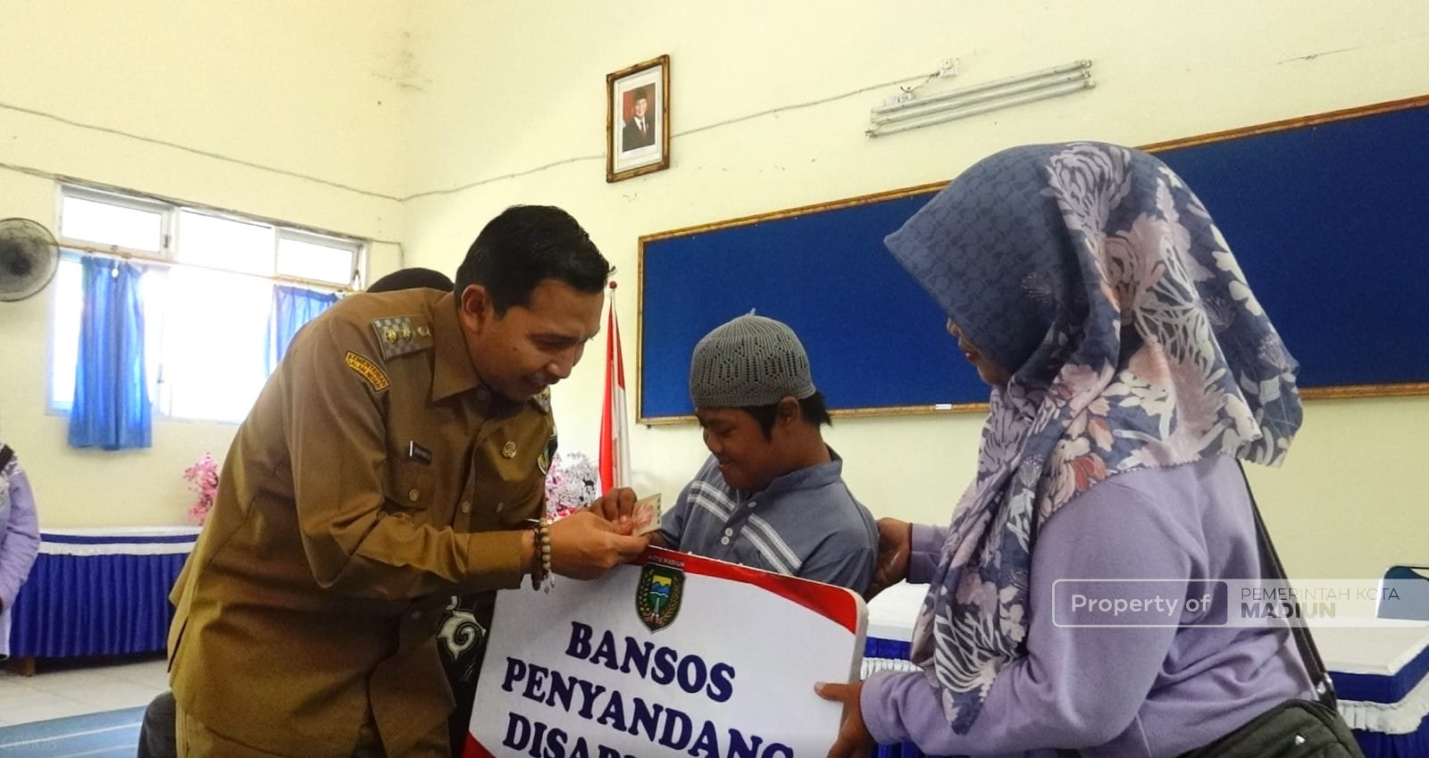 Pemkot Salurkan Bansos Triwulan I untuk Lansia Ngebrok-Disabilitas