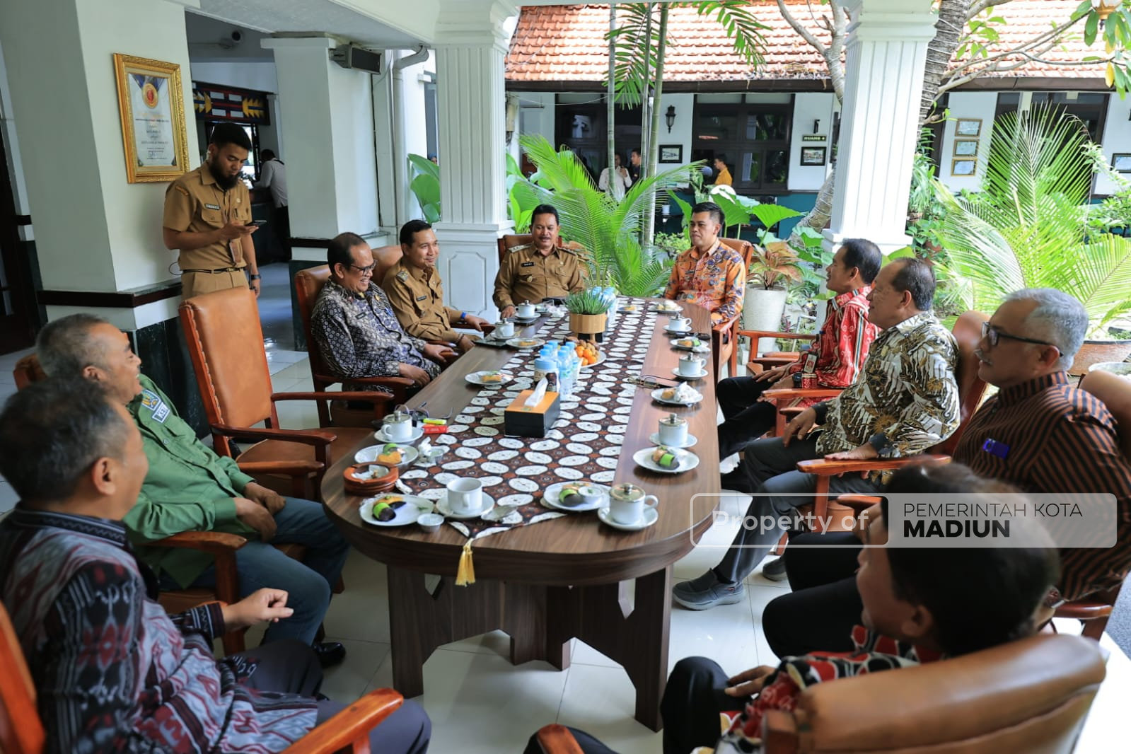 Terima Kunjungan Kerja Pemkot Blitar, Wali Kota Madiun Paparkan Akuntabilitas Keuangan dan Perkembangan Pembangunan Kota