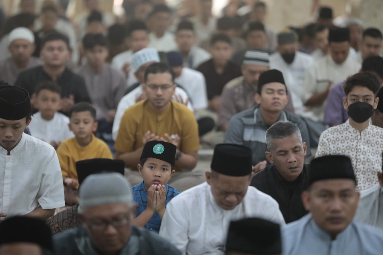 Laksanakan Salat Idul Fitri, Wali Kota: Lebaran Kesempatan Untuk Menyampaikan Kekhilafan Diri