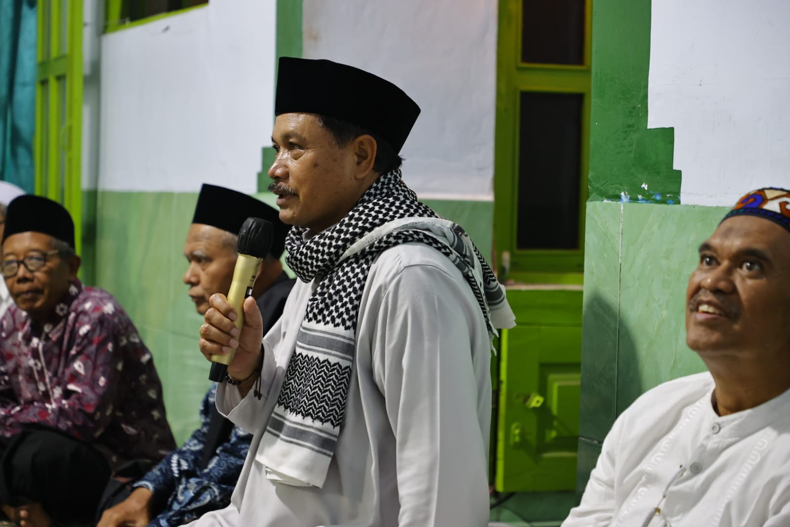 Ibadah Sembari Serap Aspirasi, Wali Kota Ikuti Tarawih Bersama Warga Di Musala Jannatul Firdaus