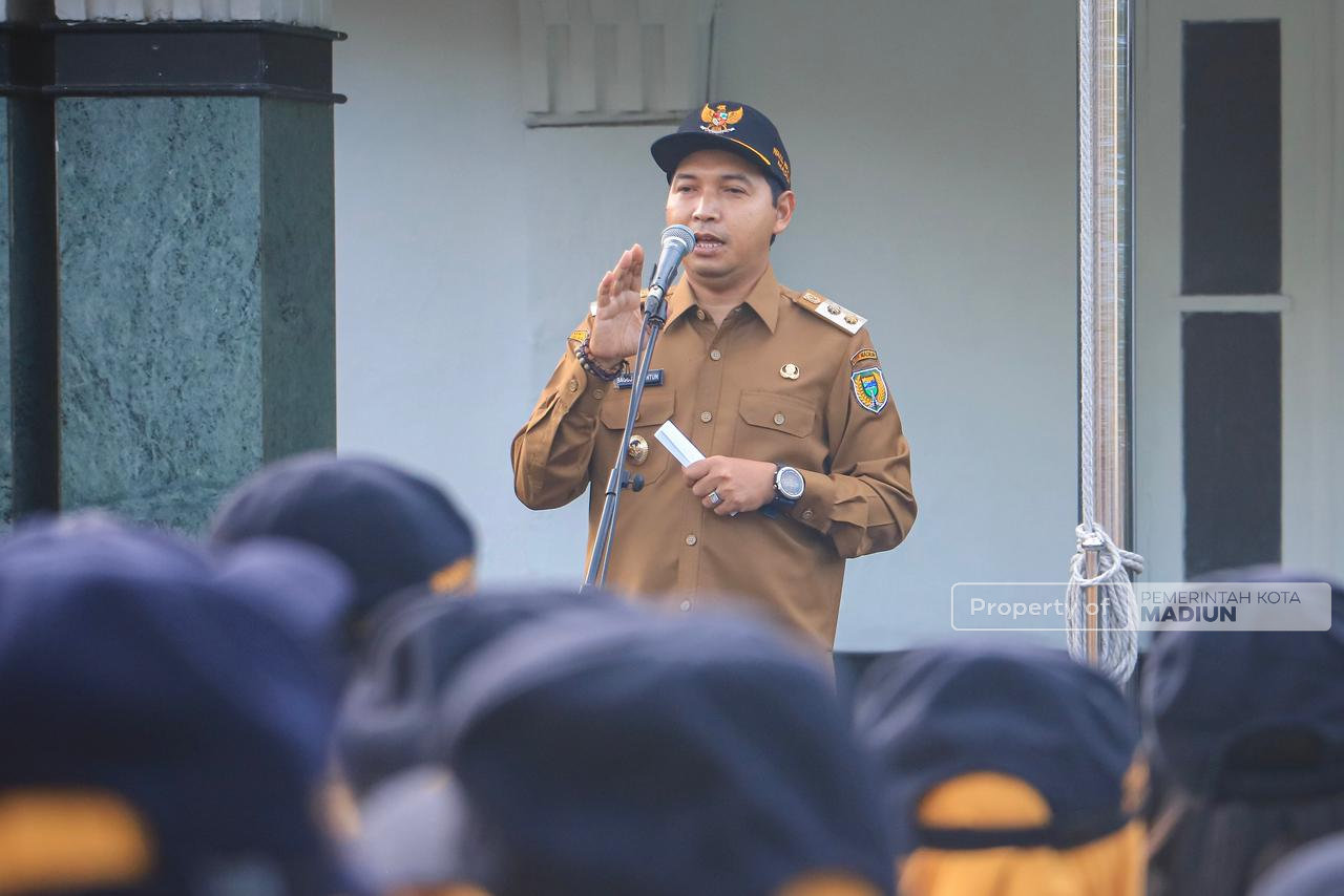 Apel Pejabat dan Penyerahan SK PNS, Plt Wali Kota Madiun Berikan Beragam Arahan untuk Optimalkan Kinerja