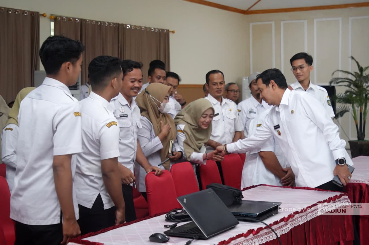 Perkuat Kinerja Kelurahan, Plt Wali Kota Madiun Buka Pembinaan Pegawai di Manguharjo