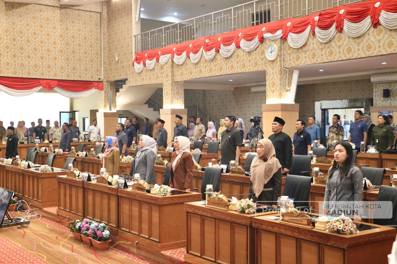 Sampaikan Nota Penjelasan Empat Raperda, Plt Wali Kota Madiun Tekankan Penyesuaian Regulasi