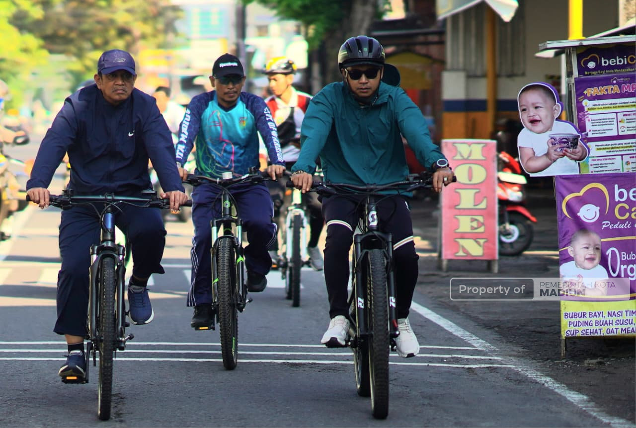 Tinjau Kawasan Perbatasan, Plt Wali Kota Madiun Tekankan Kualitas Infrastruktur Penunjang Ekonomi saat Gowes Pagi