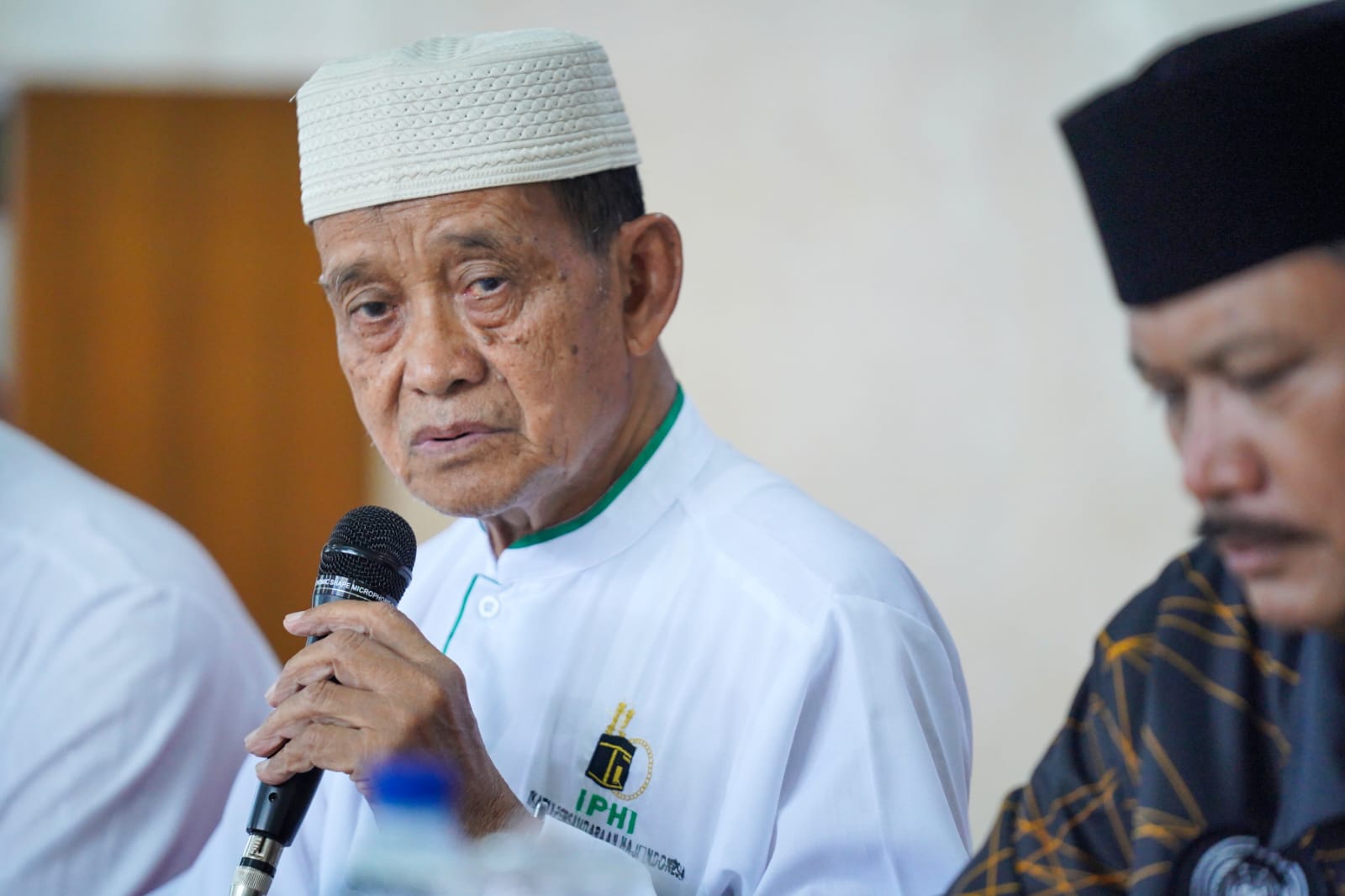 Wali Kota Salurkan Tali Asih hingga Tawarkan Mabour untuk Ibu-Ibu Pengajian