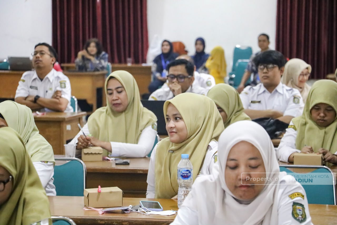 Buka Pelatihan Bahasa Inggris Bagi Aparatur, Plt Wali Kota Ingin ke Depan Juga Bahasa Mandarin