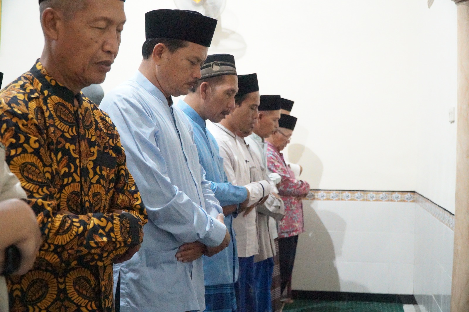 Hadiri Shalat Isya Berjamaah Dengan Warga, Wali Kota Tanamkan Cinta Al Qur’an Pada Anak Sejak Dini