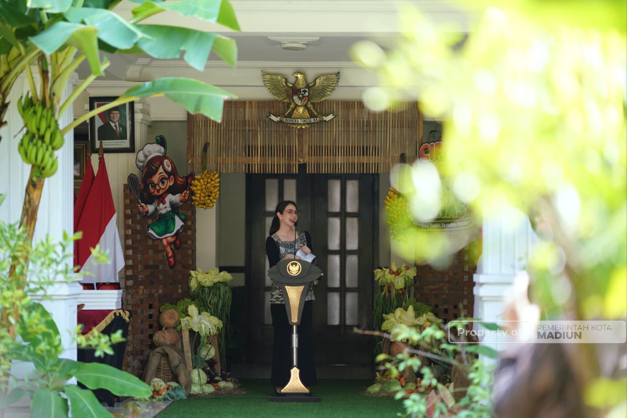 Ketua TP PKK Provinsi Jatim Arumi Terpukau Hasil Cipta Kreasi Jajan Khas Peringatan Hari Jadi, Plt Wali Kota Bakal Patenkan Produk Pemenang dan Beri Pelatihan Khusus
