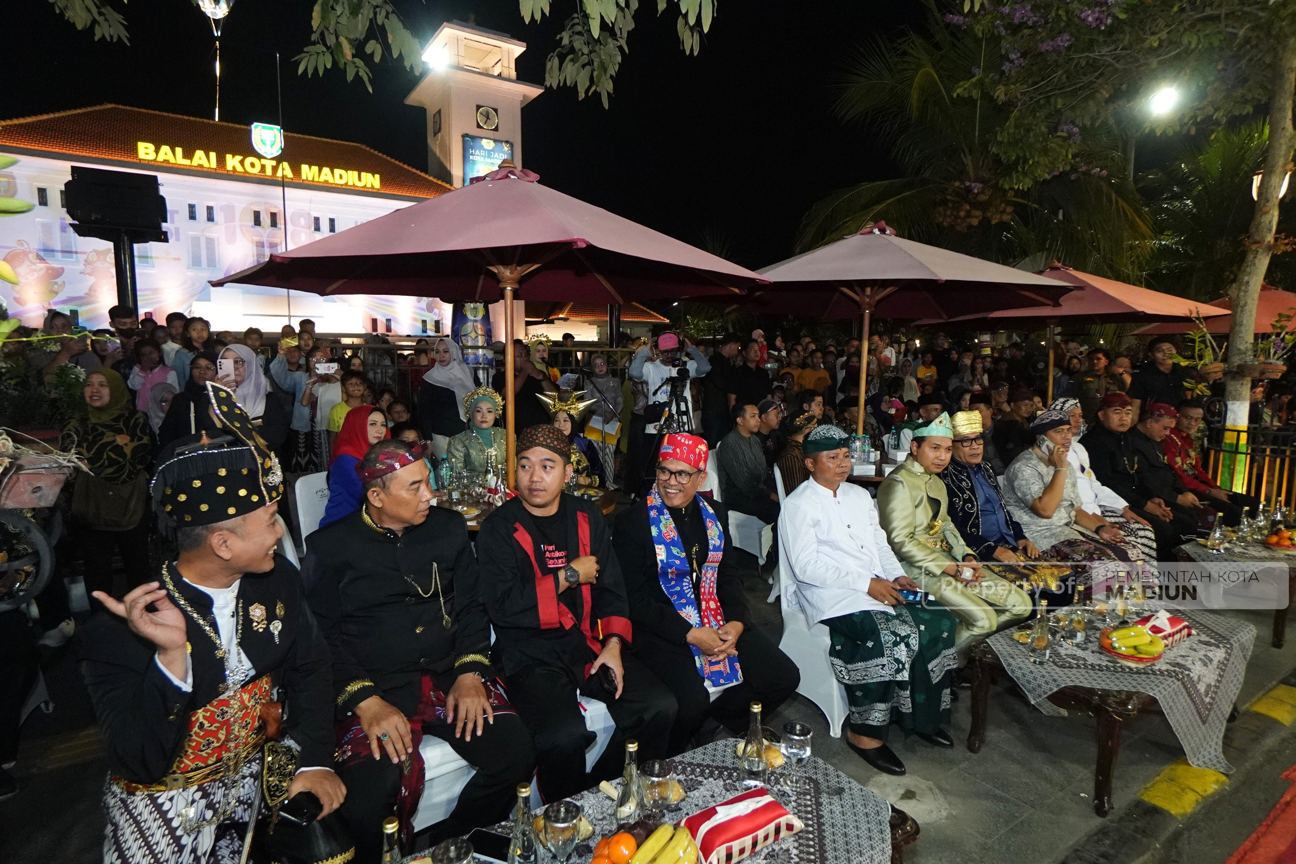 Ribuan Masyarakat Tumplek Blek, Madiun Spektra Carnival Gemerlapkan Malam Kota Pendekar, Wali Kota Sampaikan Apresiasi dan Terima Kasih