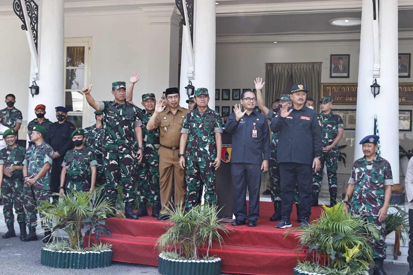 Dampingi Pangdam V Brawijaya, Wali Kota Turut Lepas Kontingen Piala Kasad Liga Santri PSSI 2022