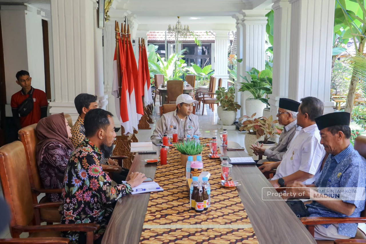 Turut Ramaikan Hari Jadi, Basnaz Kota Madiun Gelar Madiun Berbagi, Voucher Alat Sekolah, hingga Bantuan Dhuafa Berprestasi