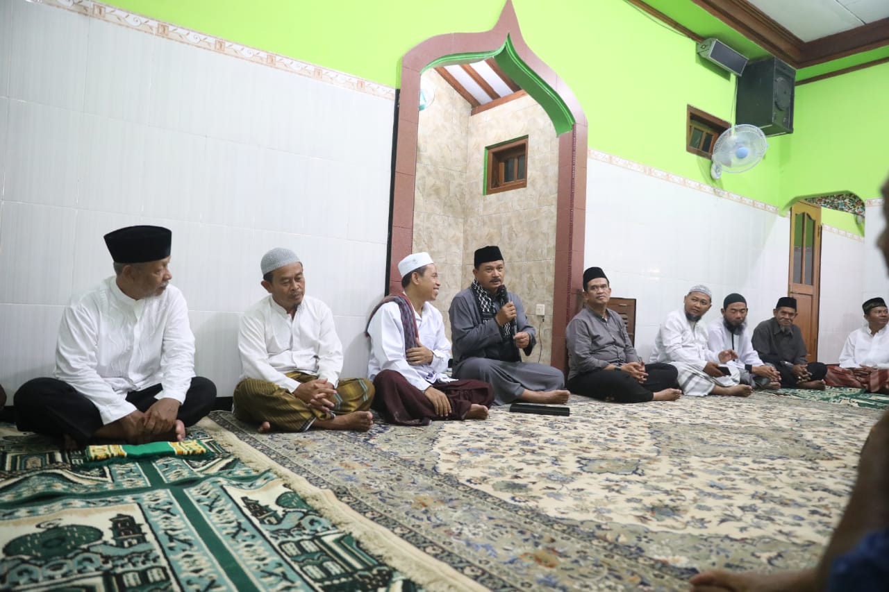 Isya Berjamaah di Musala Baitul Muttaqin, Wali Kota Ajak Masyarakat Sampaikan Aspirasi