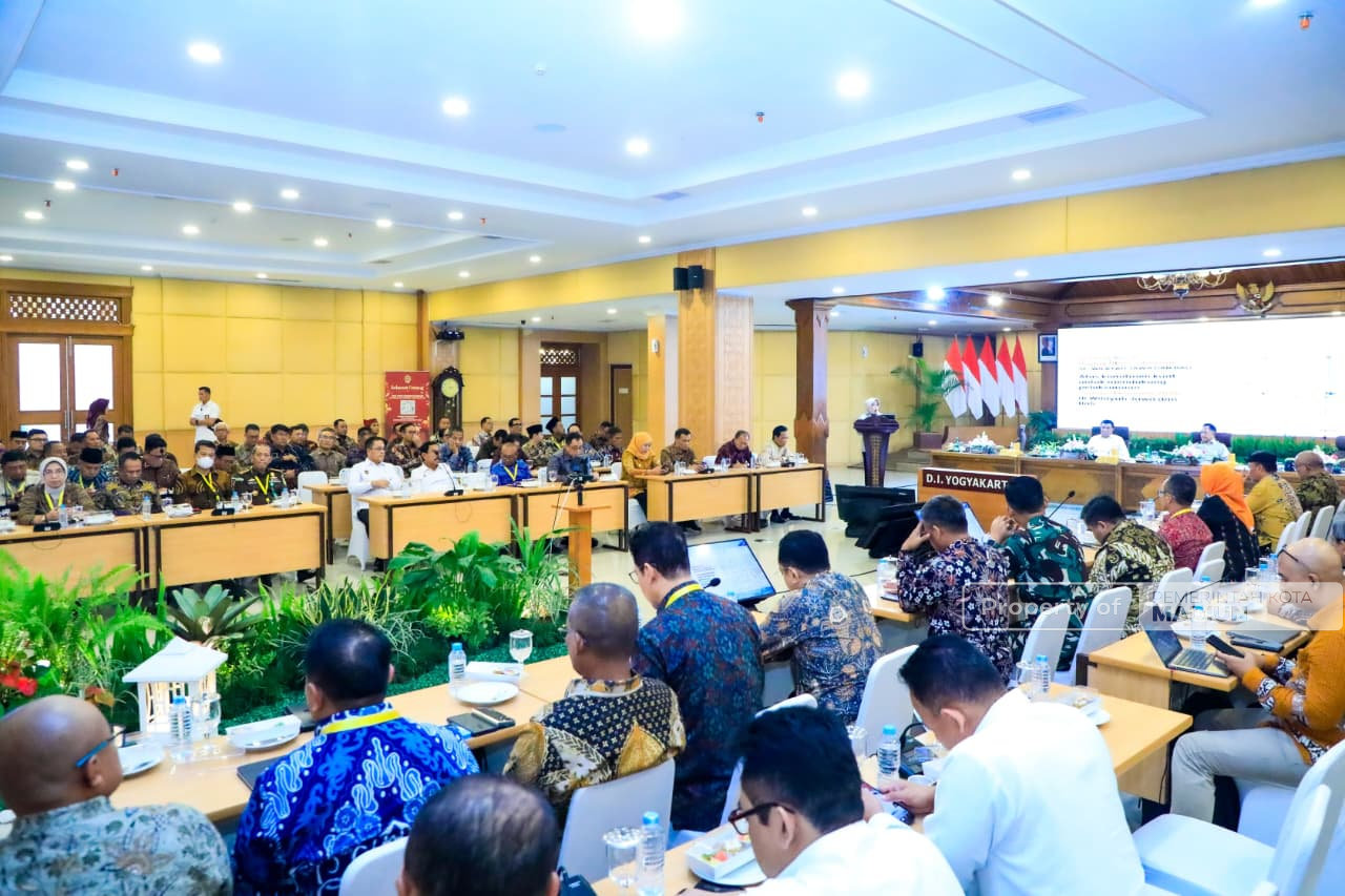 Ikuti Dialog Bersama Menko Polkam dan Mendagri, Plt Wali Kota: Kota Madiun Siap Mengikuti Semua Arahan