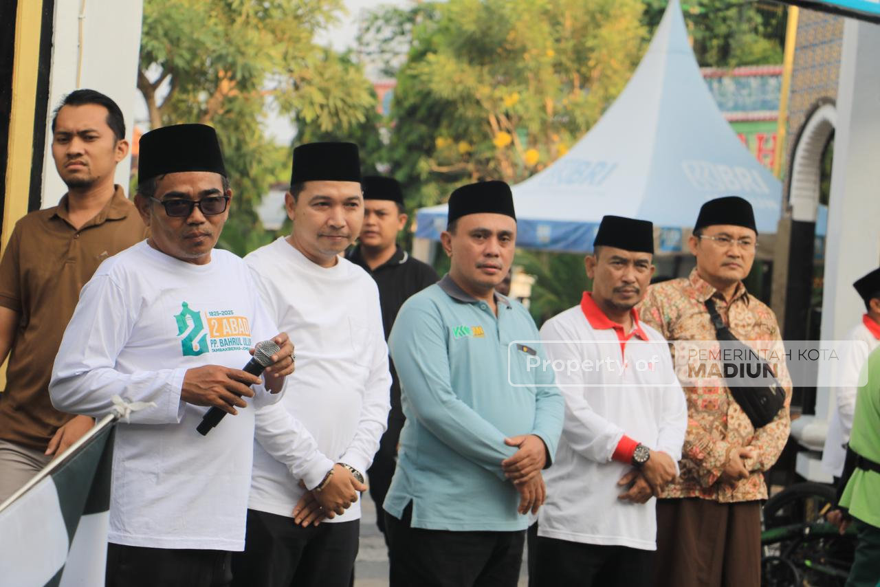 Semangat Bangun Silaturahmi, Wawali Apresiasi Santri dan Warga Lewat Sepeda Santai Hari Santri