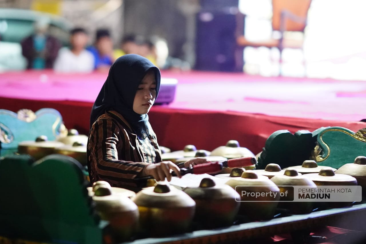 Dari Panggung Seni, Plt Wali Kota Dorong Budaya Jadi Penggerak Ekonomi Kelurahan