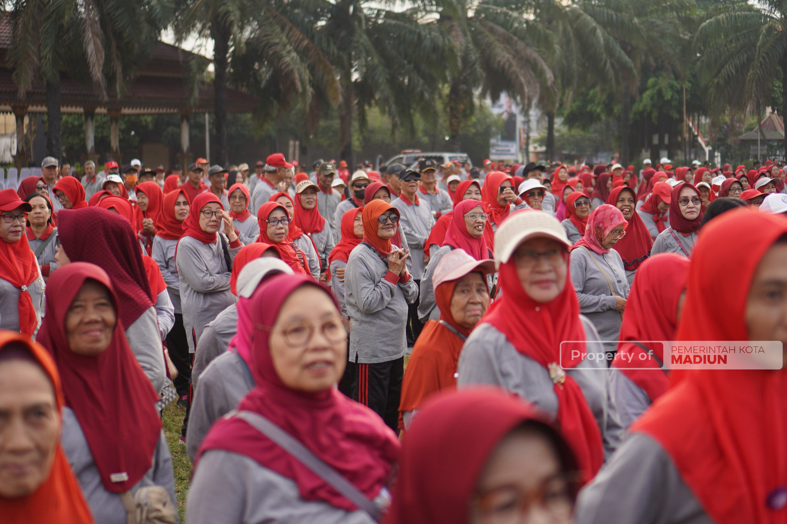 Plt Wali Kota Madiun Wujudkan Lansia Tangguh dan Tumbuh melalui Senam Bersama di Alun-Alun