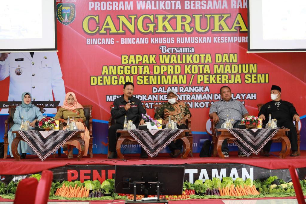 Gelar Cangkrukan Bersama Seniman, Wali Kota Paparkan Potensi Panggung Kesenian
