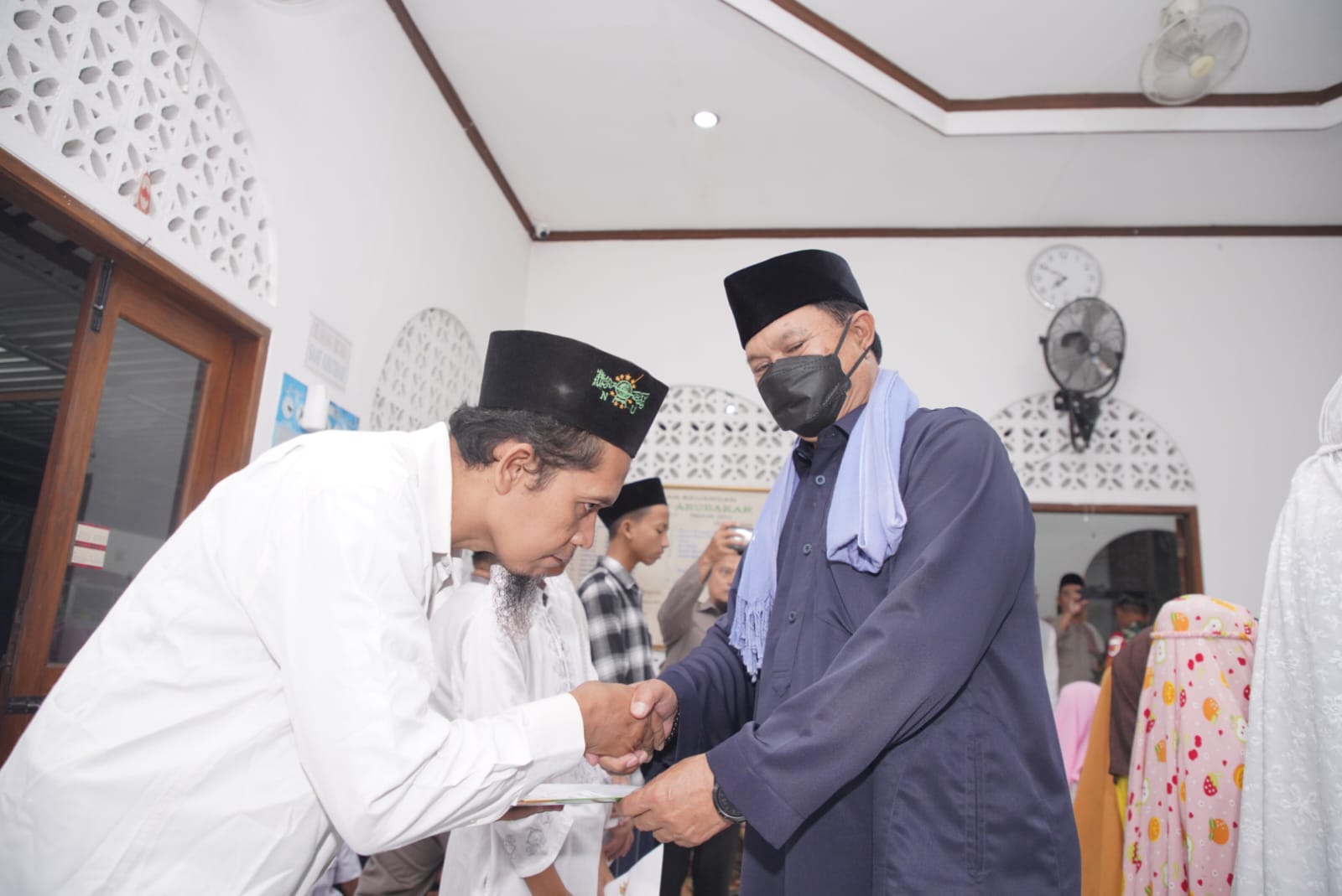 Shalat Berjamaah Di Masjid Abu Bakar, Wali Kota Imbau Warga Ikut Jaga Kondusifitas Jelang Lebaran