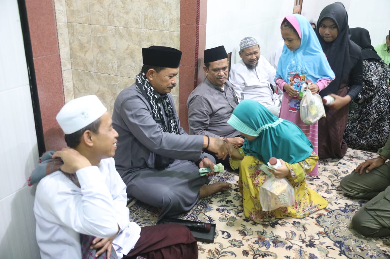 Isya Berjamaah di Musala Baitul Muttaqin, Wali Kota Ajak Masyarakat Sampaikan Aspirasi