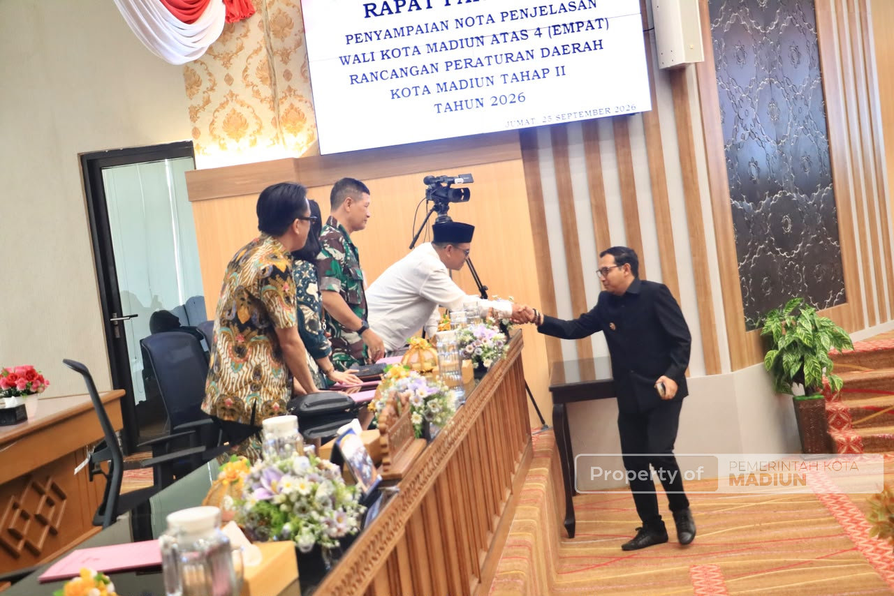 Sampaikan Nota Penjelasan Empat Raperda, Plt Wali Kota Madiun Tekankan Penyesuaian Regulasi