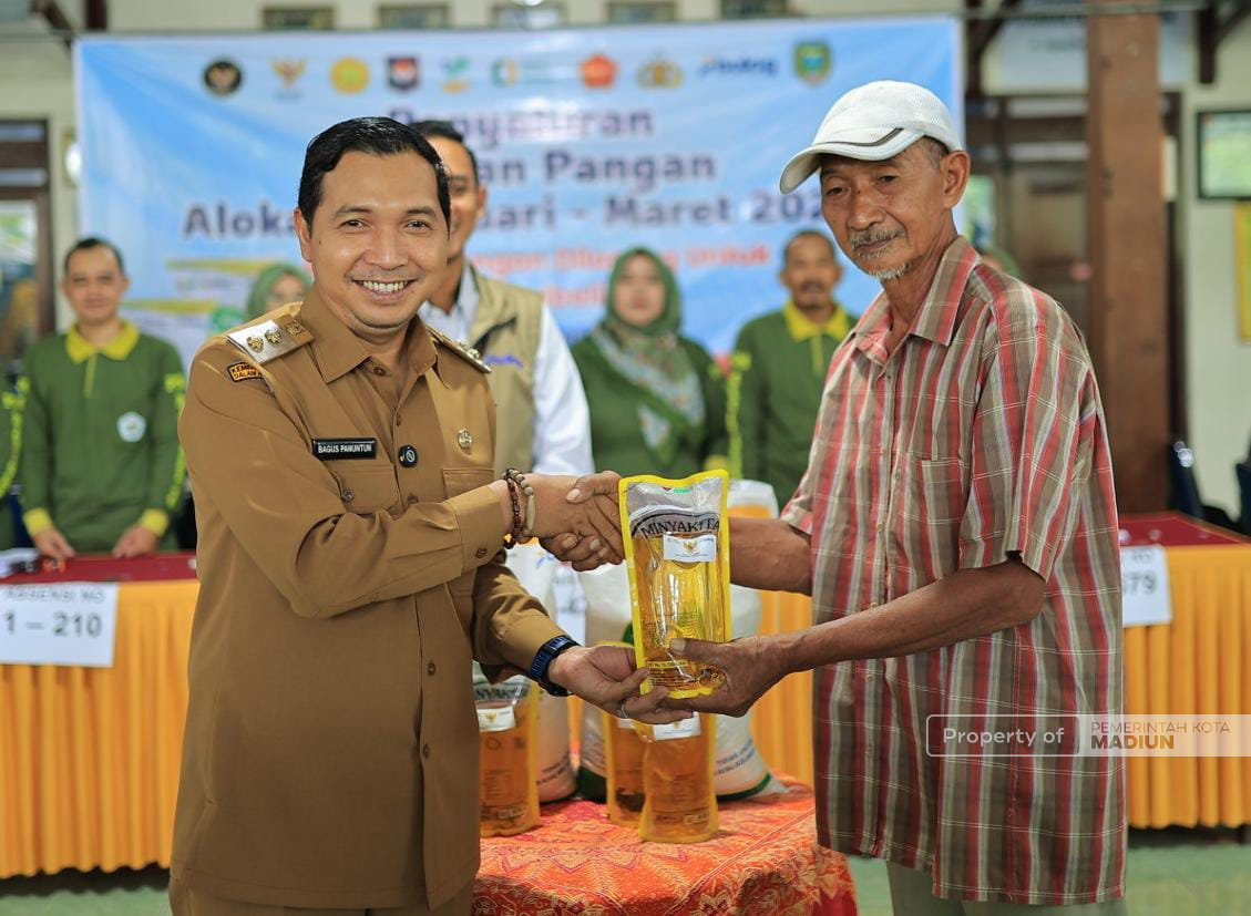 Salurkan Bantuan Pangan dari Bapanas, Pemkot Madiun Harap Kebutuhan Warga Jelang Lebaran Terpenuhi