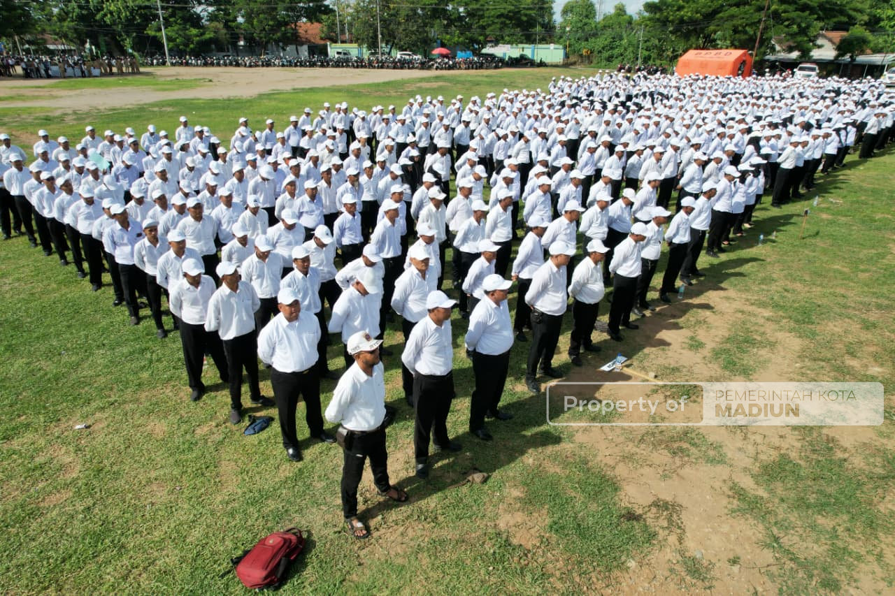 Serahkan SK PPPK Paruh Waktu, Wali Kota Madiun Tegaskan Kinerja Jadi Penilaian Utama