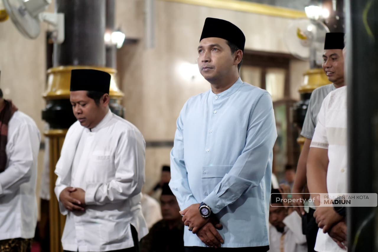 Plt Wali Kota Madiun Hadiri Tarawih Perdana, Ajak Warga Sambut Ramadan dengan Tertib dan Penuh Berkah