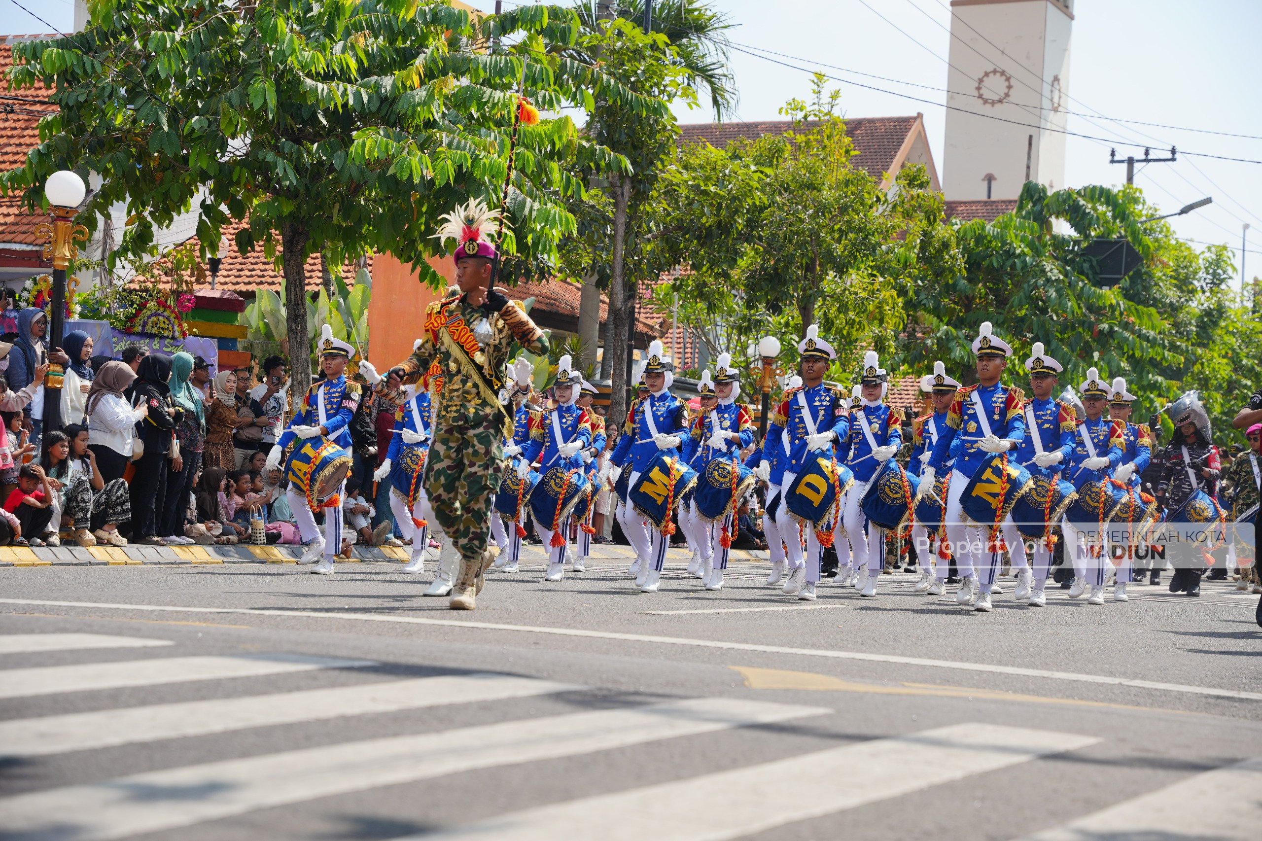 Parade Military Drumband Semarakkan HUT ke-108 Kota Madiun, Plt Wali Kota Harap Ekonomi Lokal Kian Bergeliat