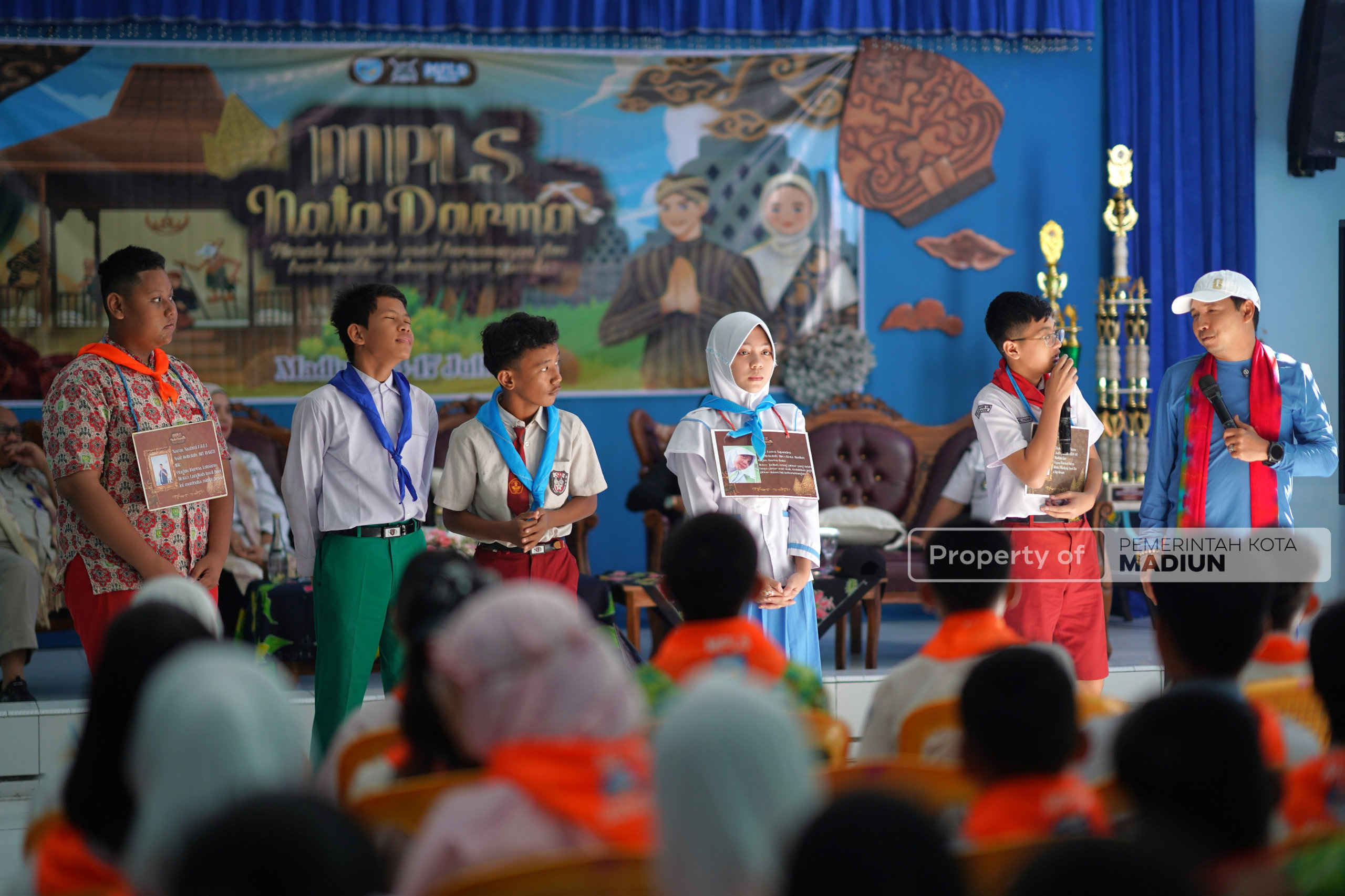 Tanamkan Nilai Antikorupsi dan Bijak Berteknologi, Plt Wali Kota Madiun Beri Motivasi Siswa Baru SMPN 2 Saat MPLS