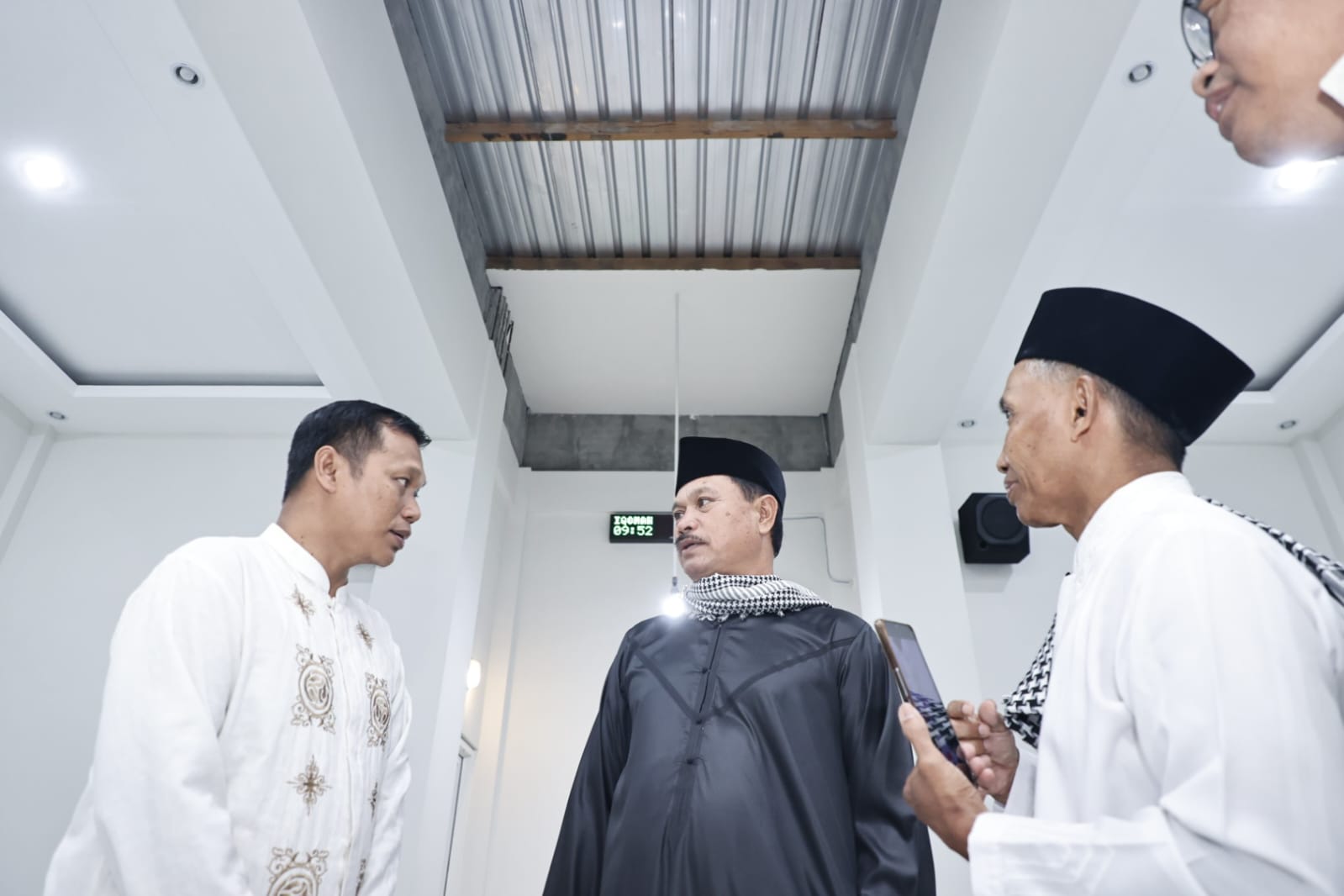 Tarawih di Masjid Baiturohim Lanjutan Safari Ramadan, Wali Kota Harap Jamaah Tak Khawatir Kebutuhan Pokok Lebaran