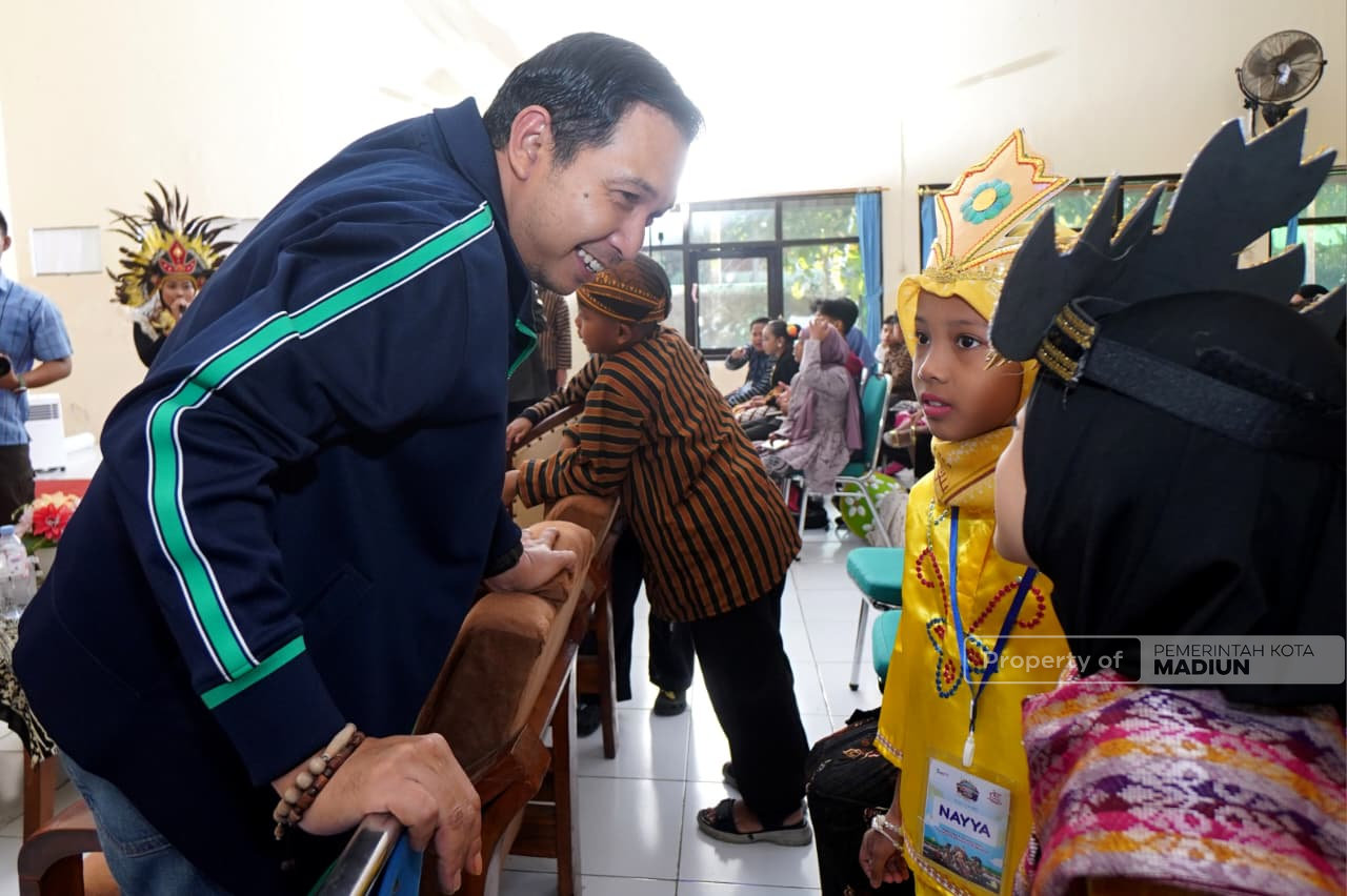 English Fun Holiday Resmi Berakhir , Pemkot Madiun Dorong Pelatihan Bahasa Inggris di Setiap Kelurahan