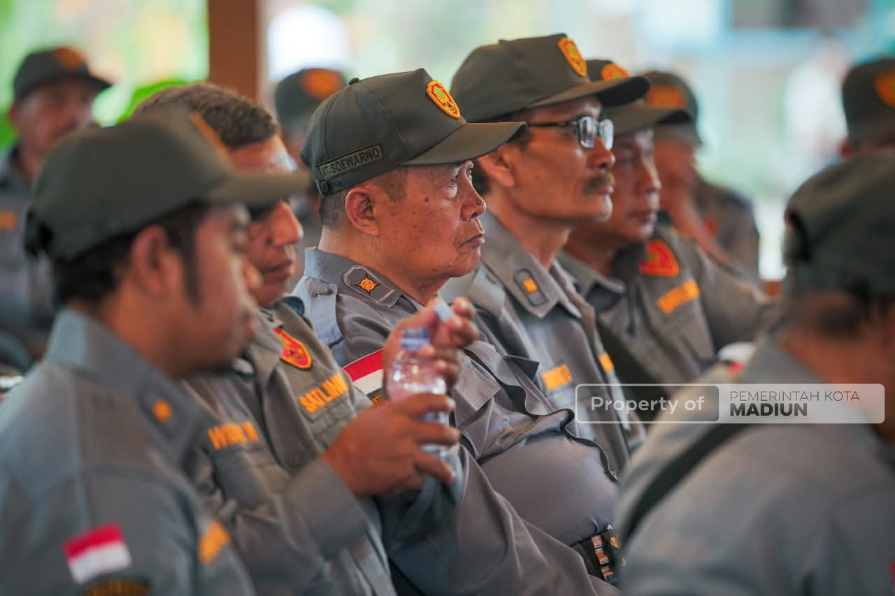 Gelar Sosialisasi, Plt Wali Kota Dorong Satlinmas Aktif Berantas Rokok Ilegal