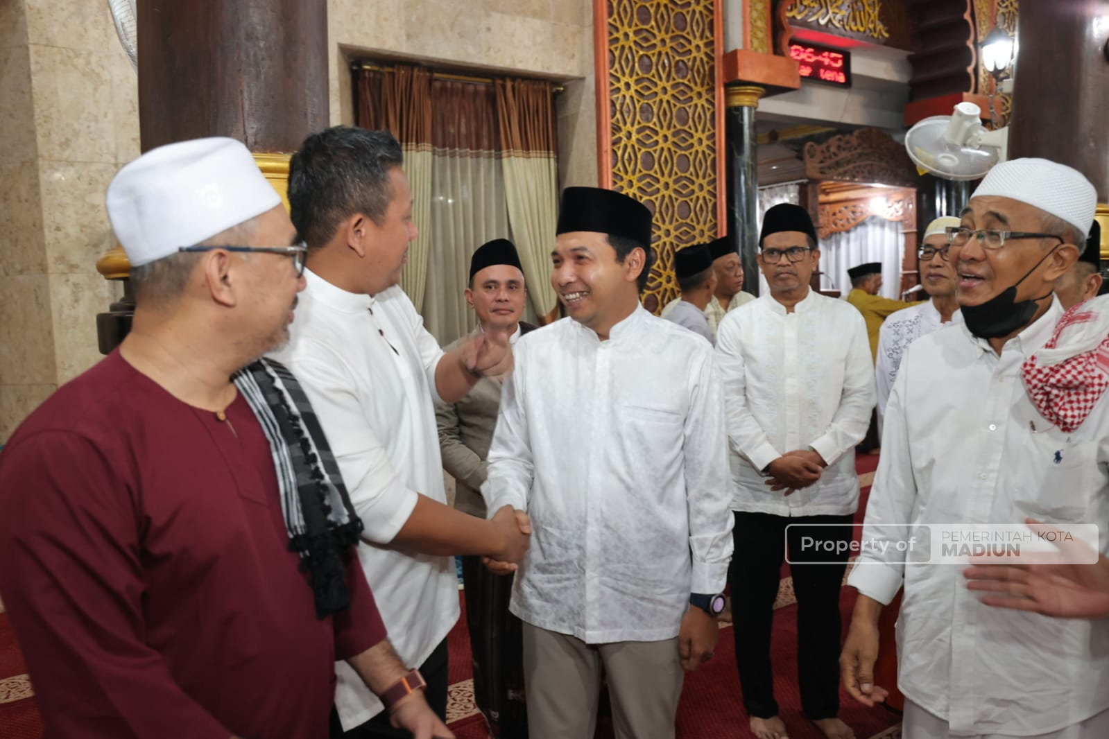 Salat Iduladha di Masjid Baitul Hakim, Plt Wali Kota Madiun Ajak Perkuat Gotong Royong dan Kebersamaan