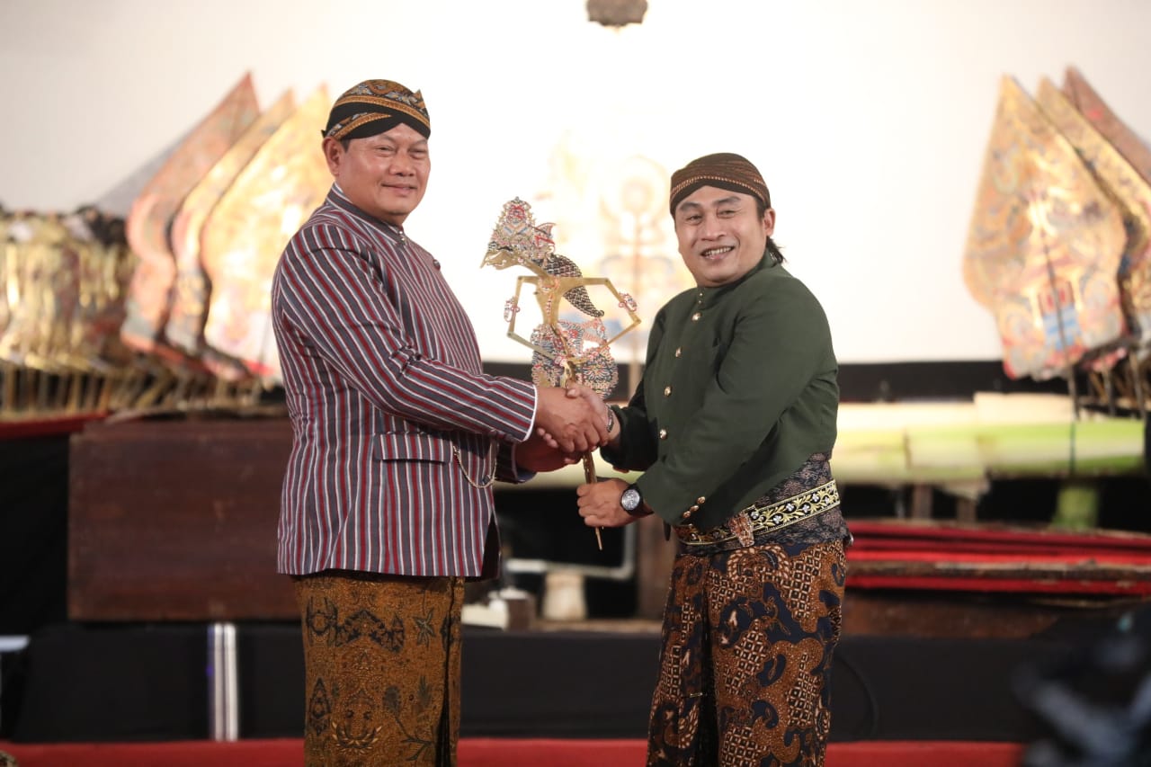 Saksikan Pagelaran Wayang Kulit di Korem, Panglima: Kalau ke Kota Madiun dulu itu Nglencer