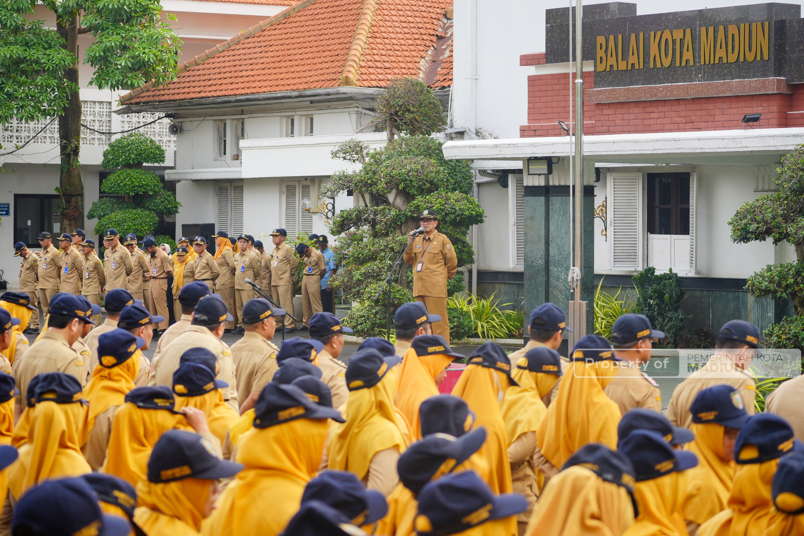 Pimpin Apel dan Serahkan SK CPNS, Sekda Madiun: ASN Harus BerAKHLAK