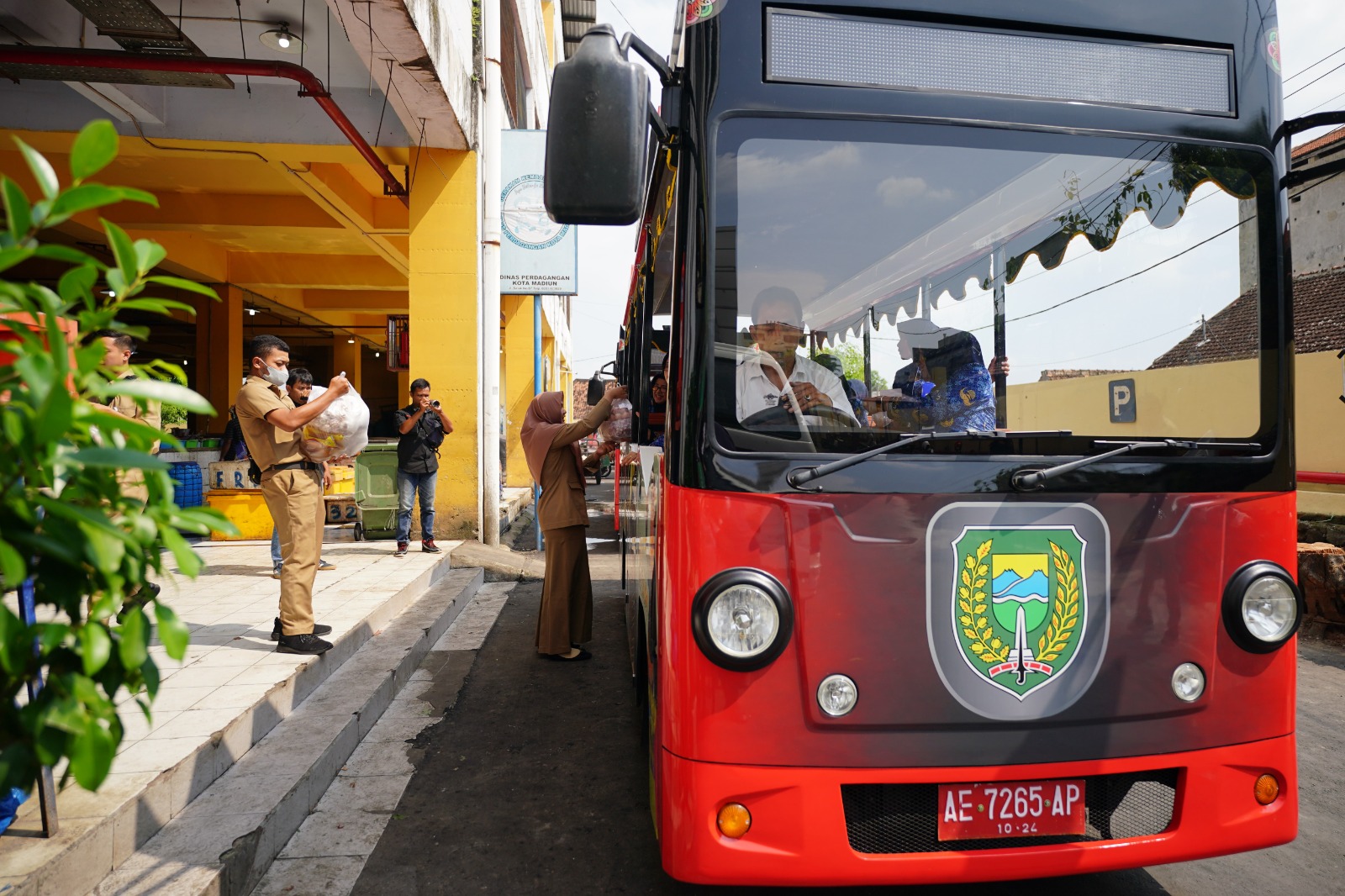 Pemkot Madiun Sosialisasikan Belanja Drive Thru Di PBM, Gunakan Aplikasi Agar Lebih Cepat Tanpa Turun Dari Kendaraan