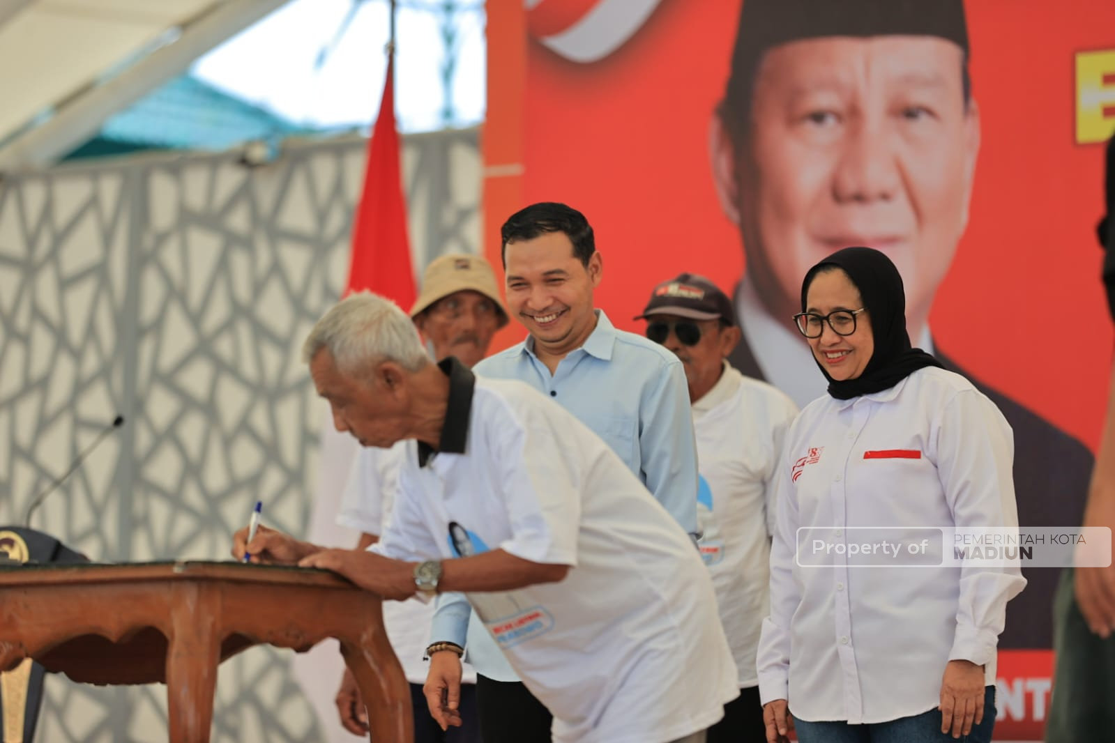 Serahkan Bantuan Becak Listrik Yayasan GSN, Plt Wali Kota Sampaikan Terima Kasih atas Bantuan Presiden