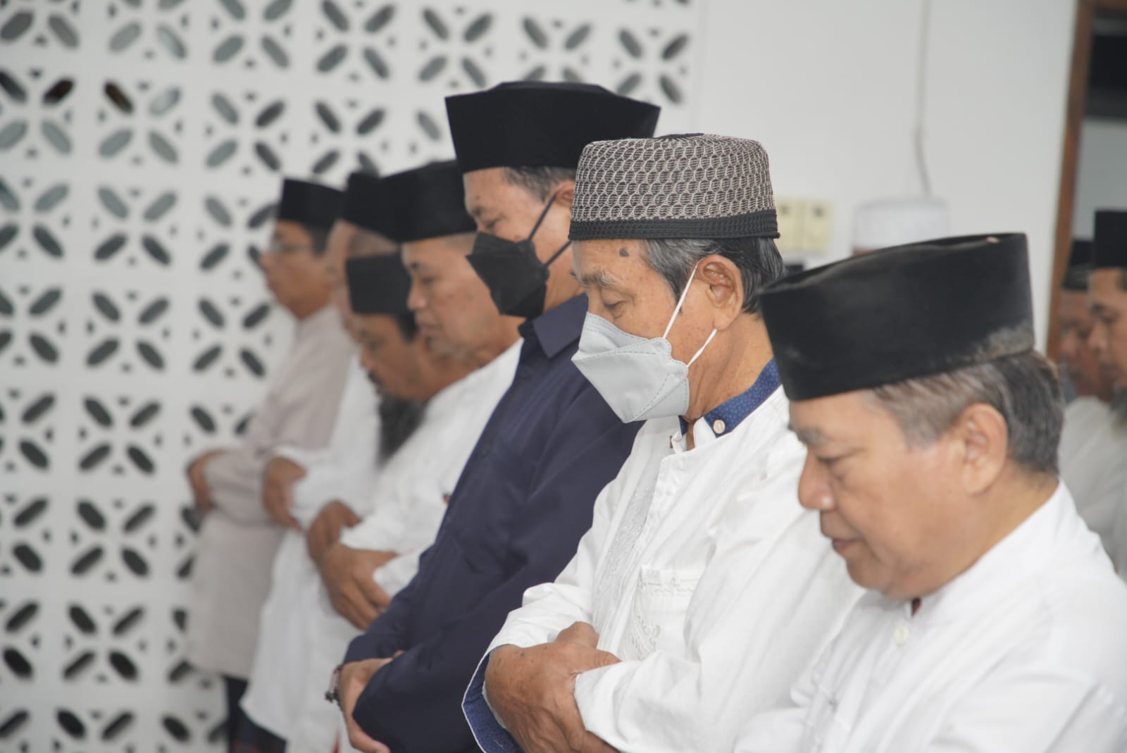 Shalat Berjamaah Di Masjid Abu Bakar, Wali Kota Imbau Warga Ikut Jaga Kondusifitas Jelang Lebaran